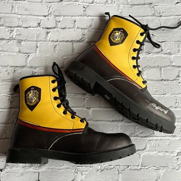 HARRY POTTER | Hufflepuff themed lace up boots - Picture 7 of 12